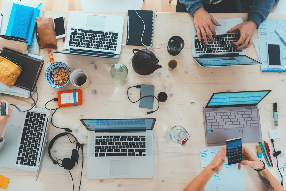 Enterprise Mobility - Vinayak Clouds